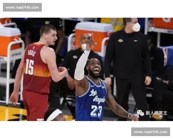 苏超球迷赛后 “最帅捡垃圾” 人走场净成文明标杆