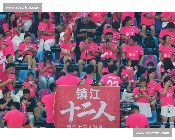 最红啦啦队出征苏超！激情助威点燃绿茵场