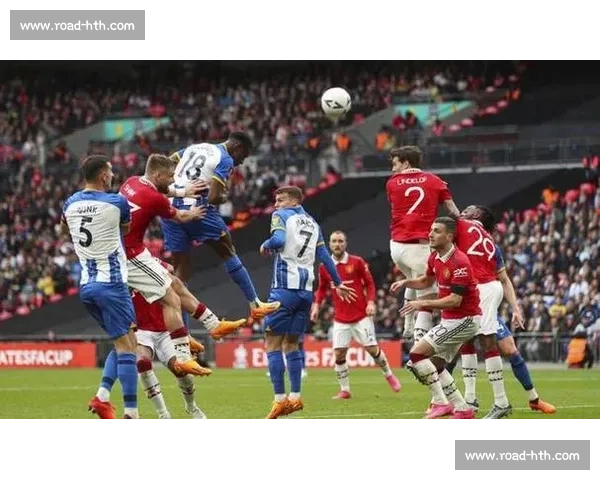 埃弗顿抢滩沃克争夺战 莫耶斯瞄准曼城老将补强防线